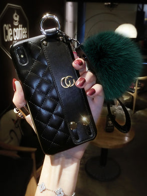 潮牌苹果x手机壳女iPhone7plus皮腕带xr网红8毛绒XS支架6s新款max