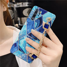 Load image into Gallery viewer, 拼接几何大理石三星A70手机壳金属链条A50/a40全包防摔软保护套s10+plus水钻清新s8/s9plus网红女手腕带